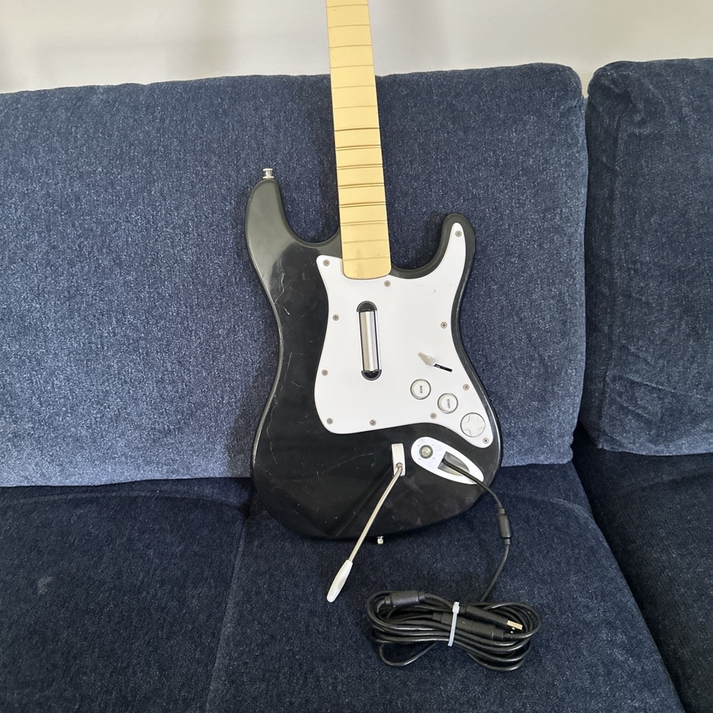 Harmonix Fender Stratocaster Wired Guitar Xbox 360 Rock Band 822152 Black